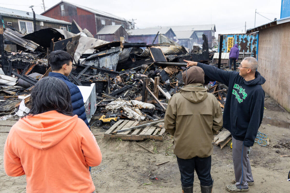 Mat Turner, right, recalls his memory of the fire to community members. Ben Townsend photo.