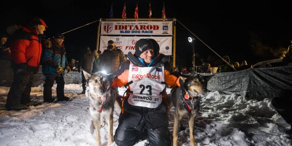 Dallas posses for photos with his lead dogs.