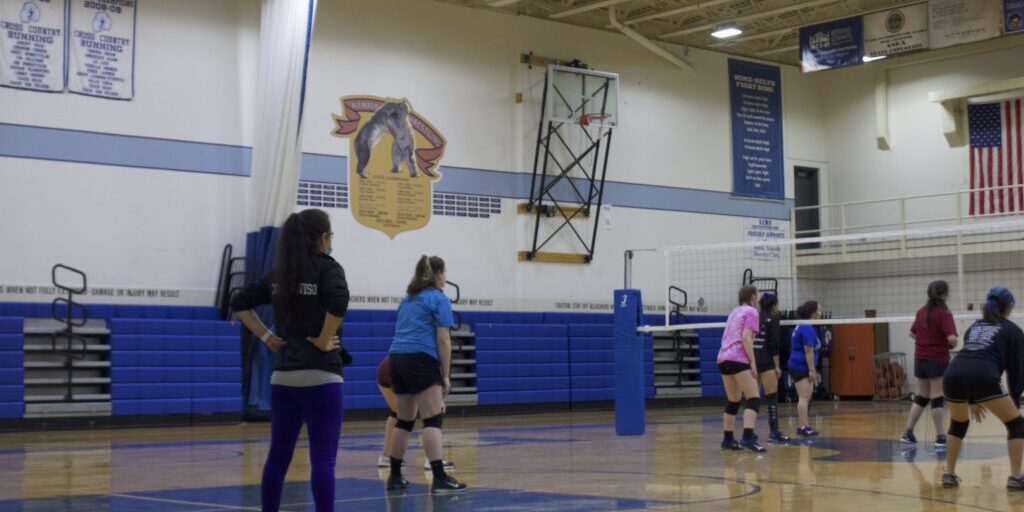 Nanook Volleyball Back in the Gym