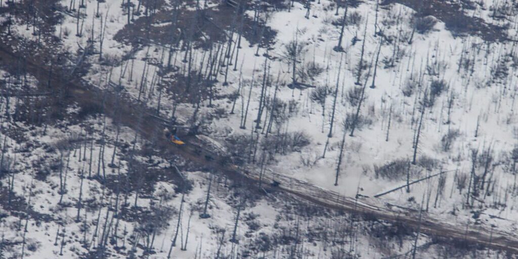 Iditarod teams navigate rough